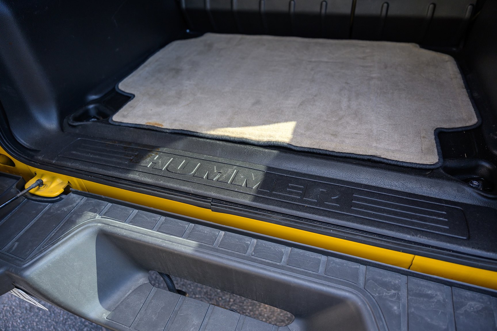 Interior image of 2006 Hummer H3