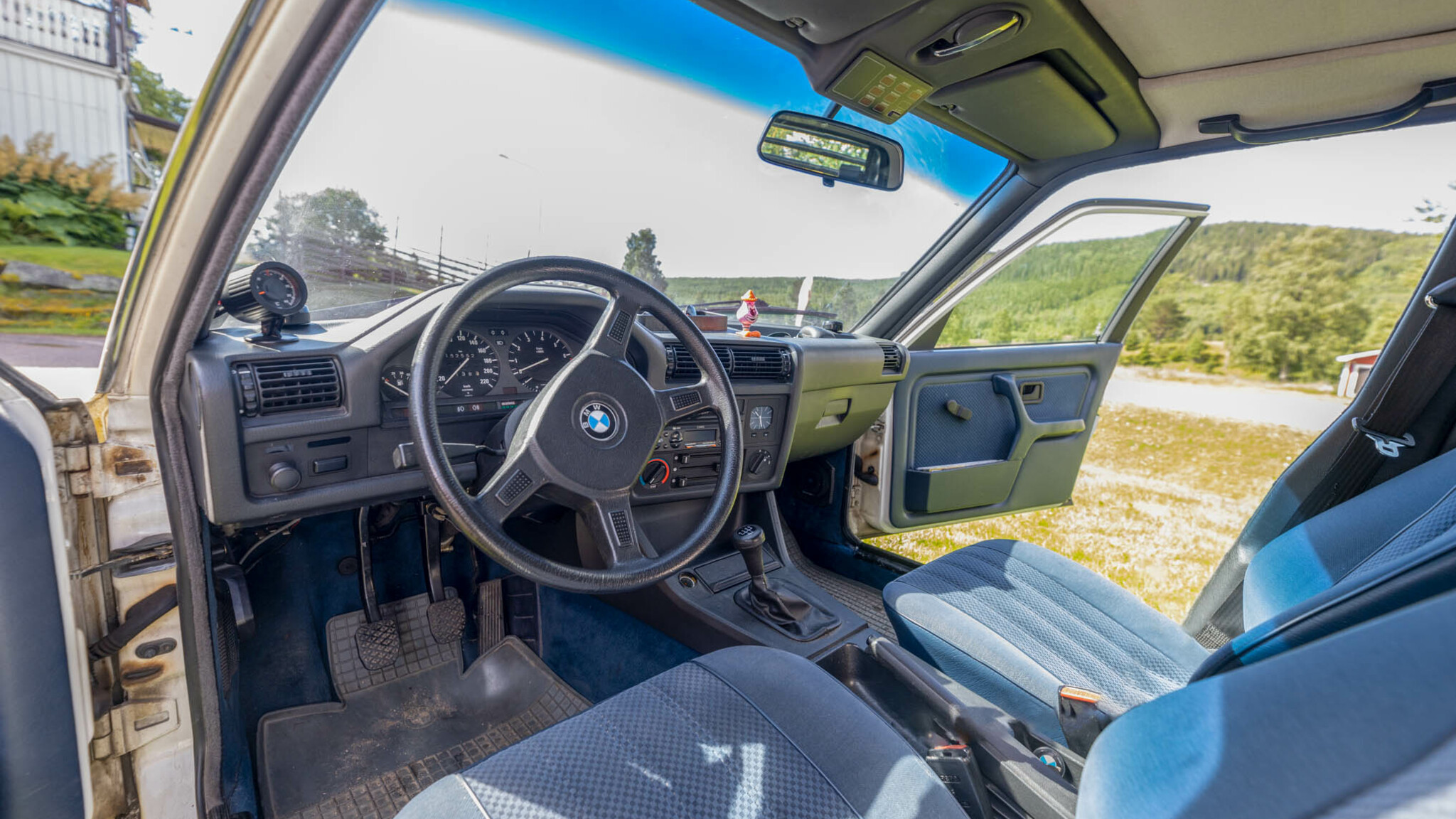 Interiörbild 1984 BMW 320i sedan