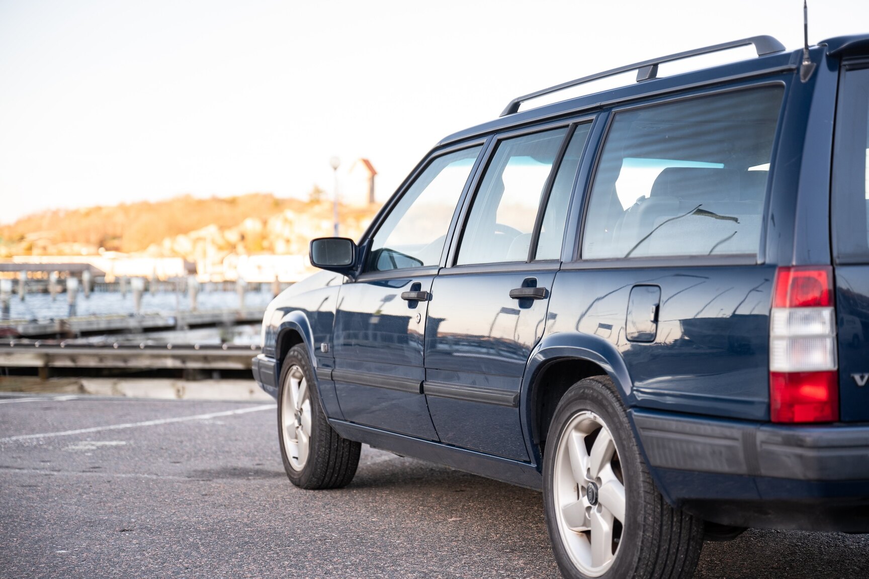 Exterior image of 1998 Volvo 940 Turbo