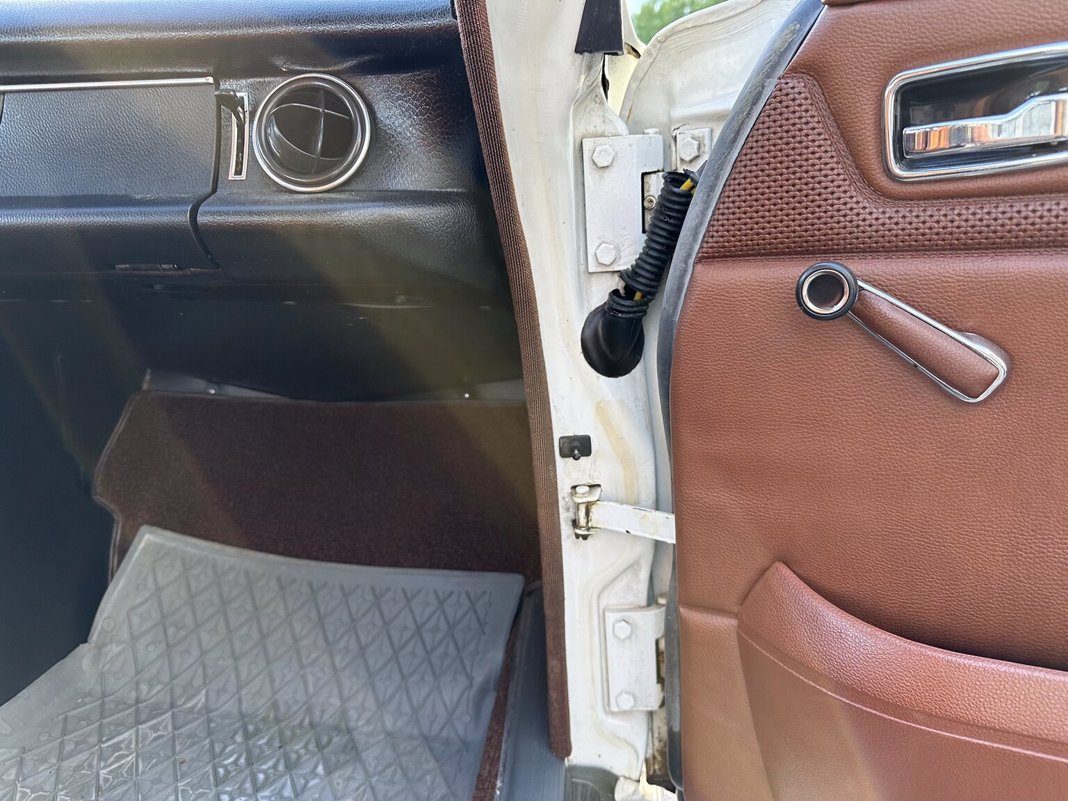 Interiörbild 1975 Mercedes Benz 200