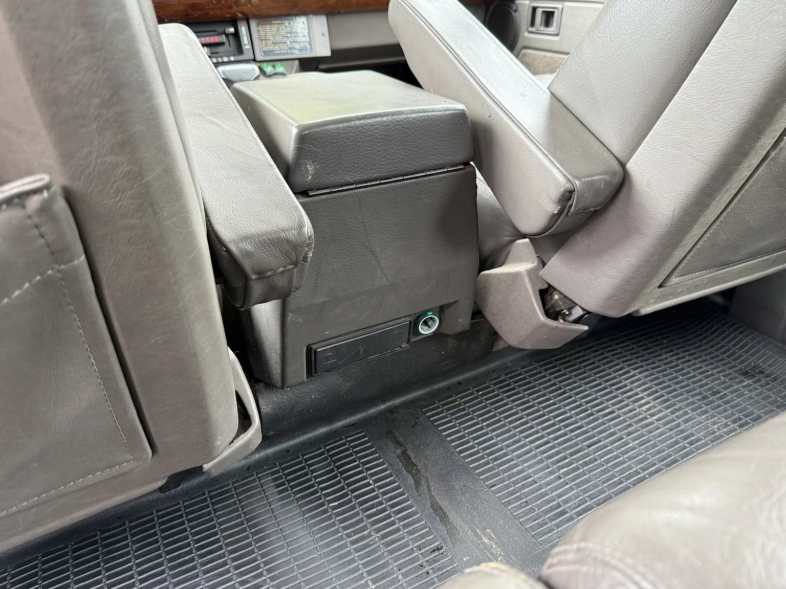 Innenraumfoto von 1990 Range Rover Vogue SE 3.9 (43)