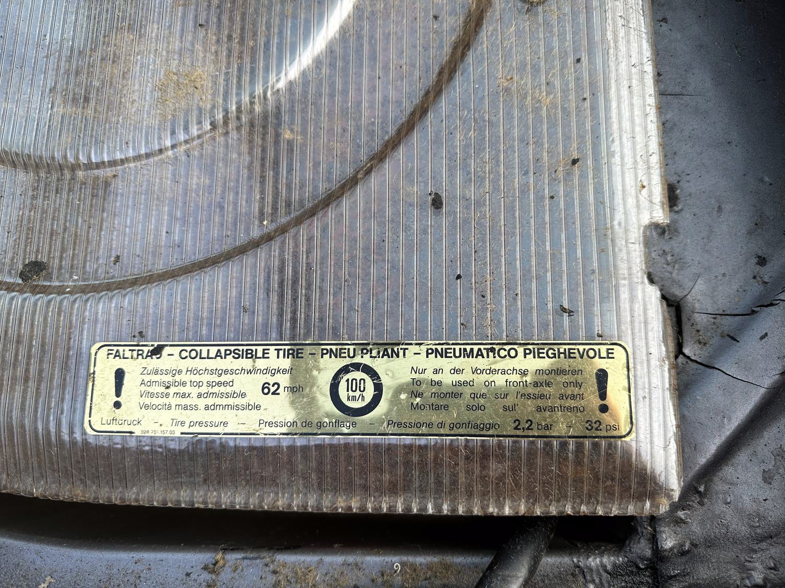 Interior image of 1985 Porsche 928 (54)