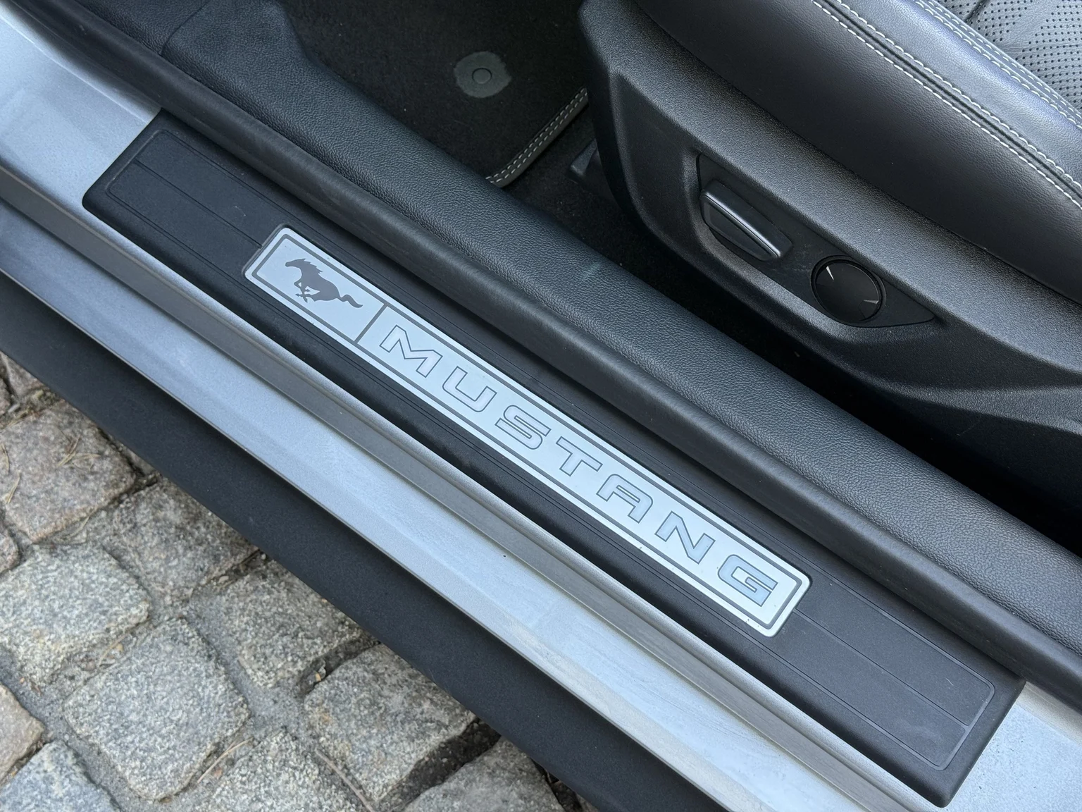 Interior image of 2021 Ford Mustang GT Cabriolet (7)