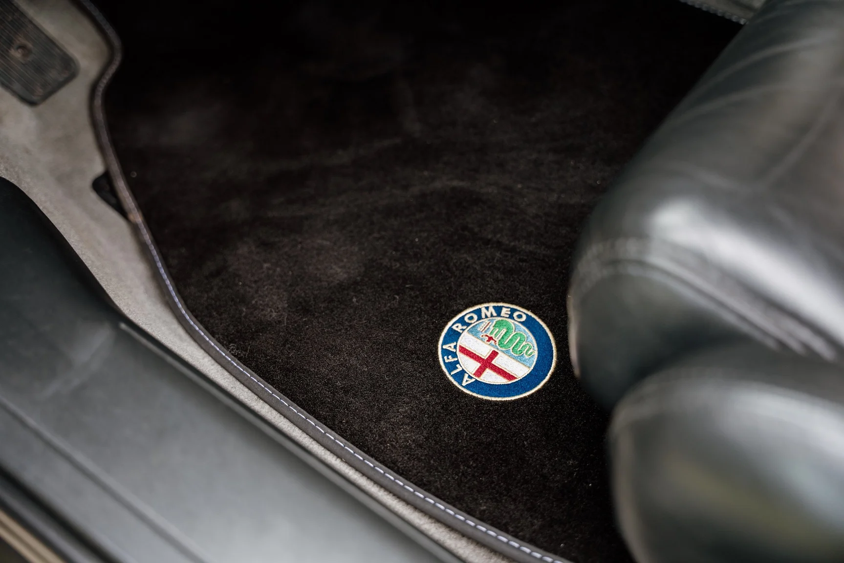 Innenraumfoto von 1999 Alfa Romeo GTV V6 3,0 24V (33)