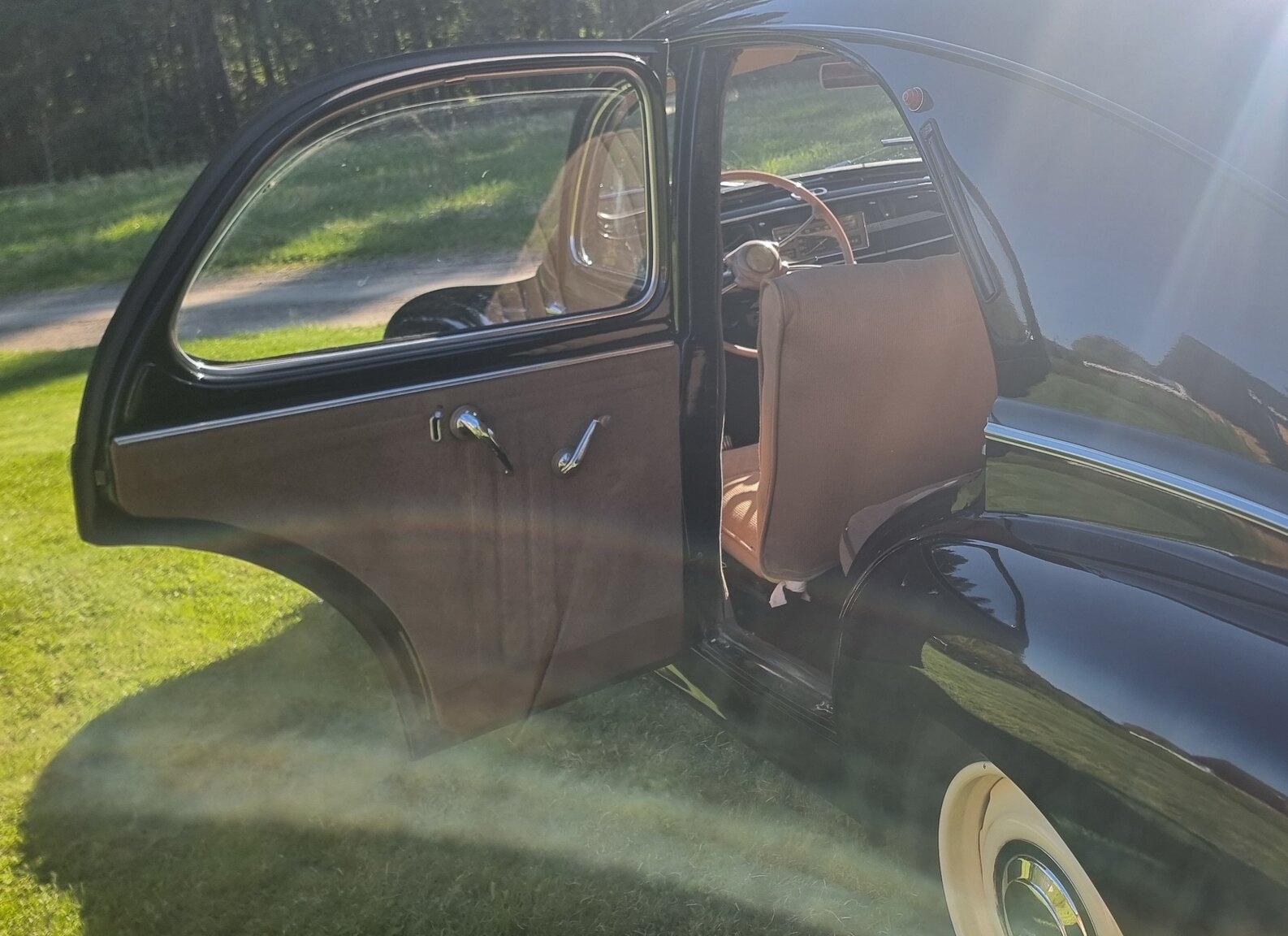 Interior image of 1951 Peugeot 203 De Luxe