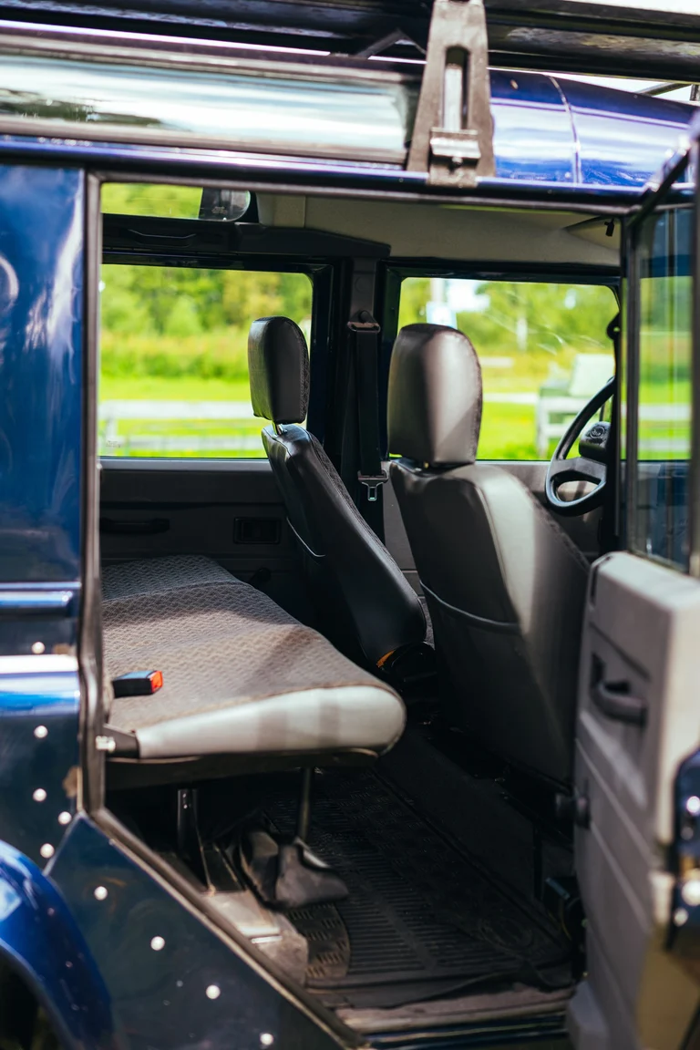 Innenraumfoto von 2002 Land Rover Defender 110 Kombi Td5 (40)