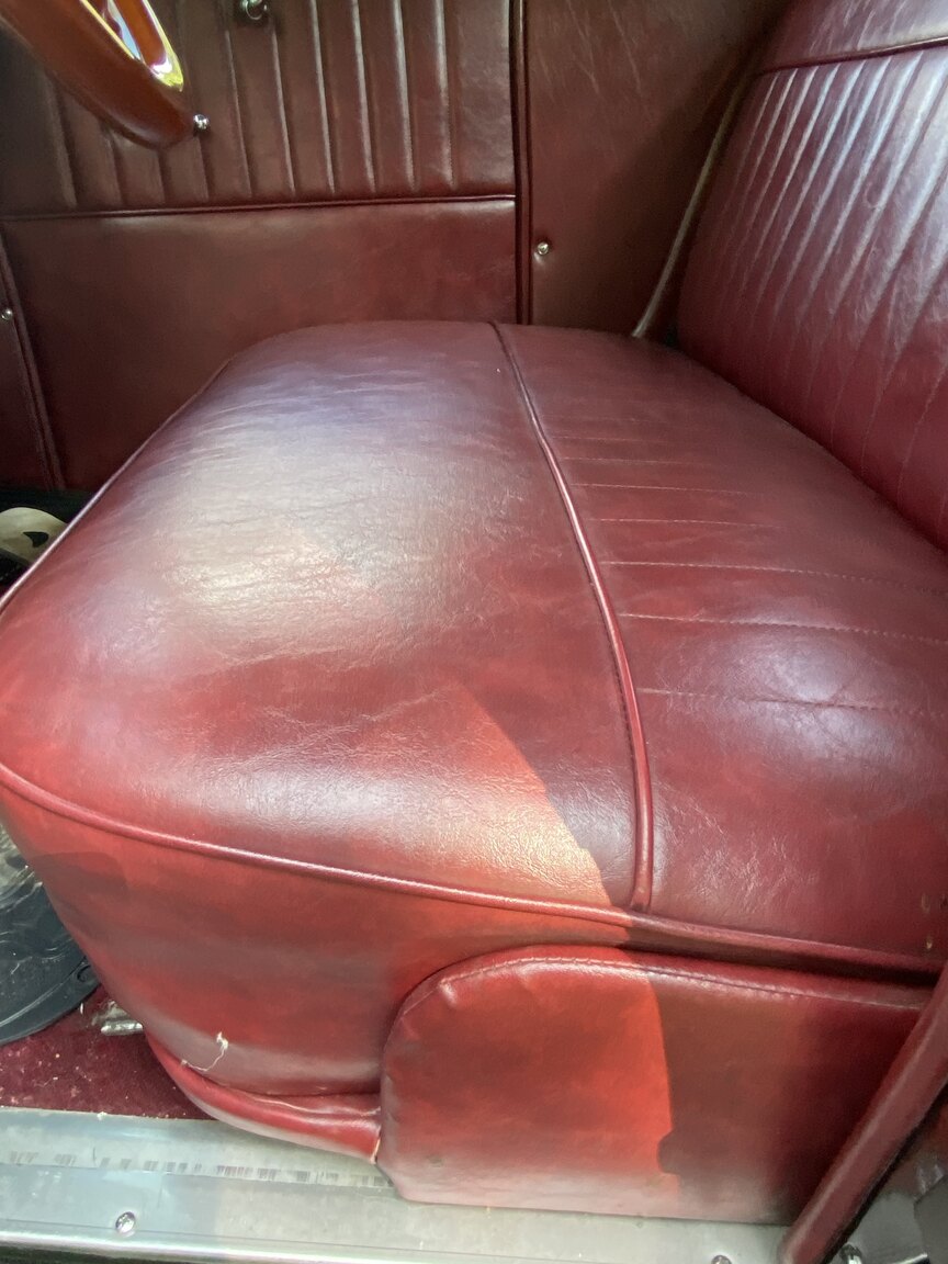 Interior image of 1932 Ford 32 deuce sport coupé (Hot Rod)