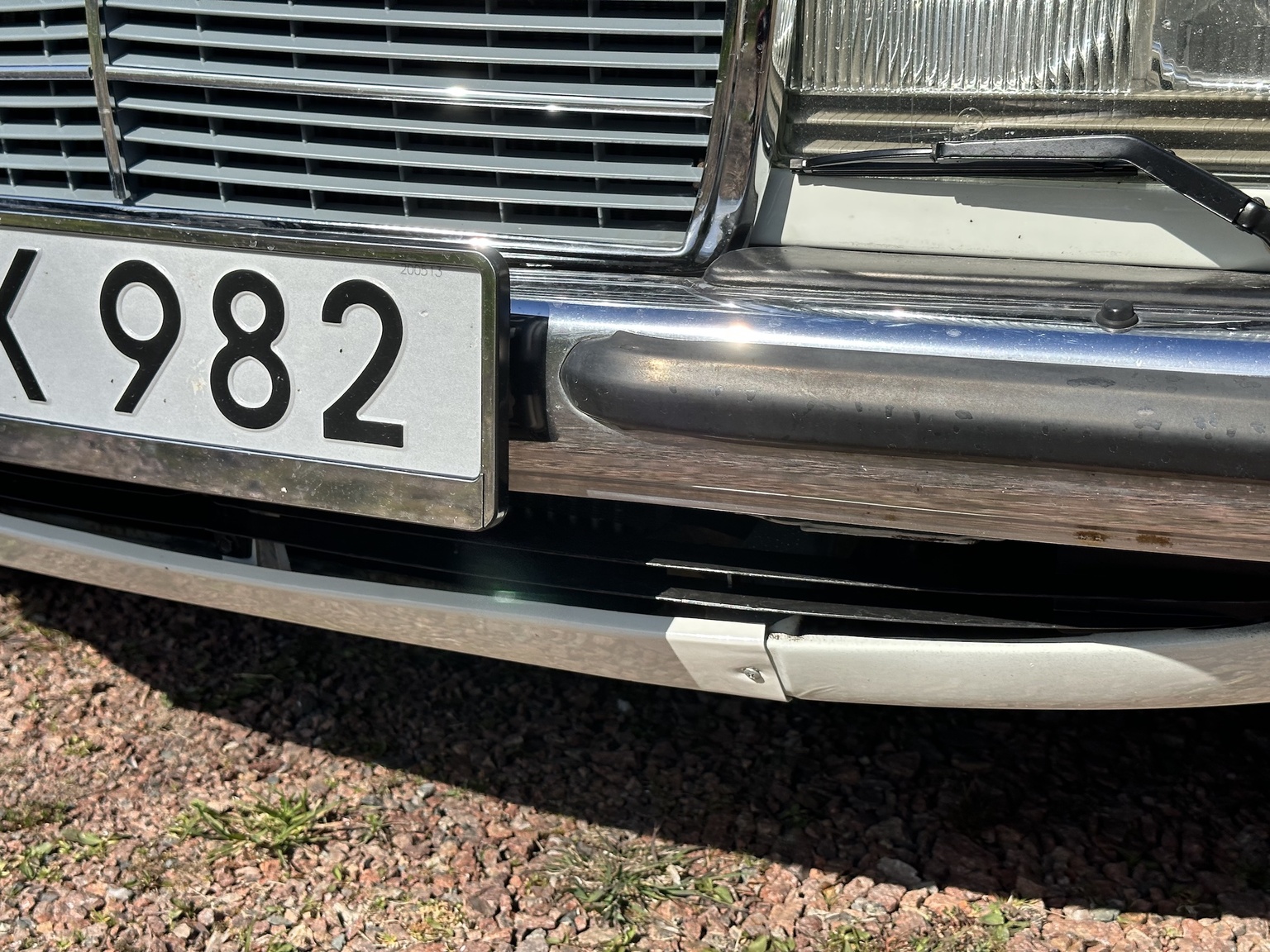 Exterior image of 1985 Mercedes-Benz 200