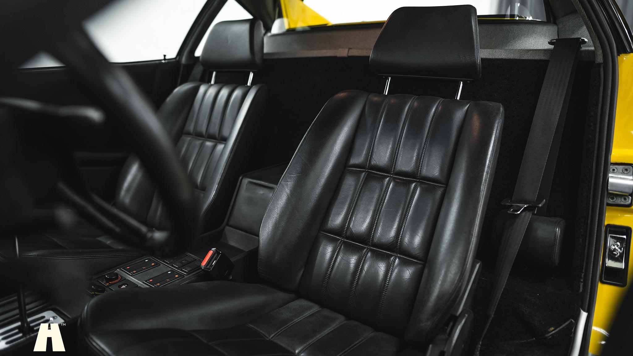 Interiörbild 1986 Ferrari 328 GTB