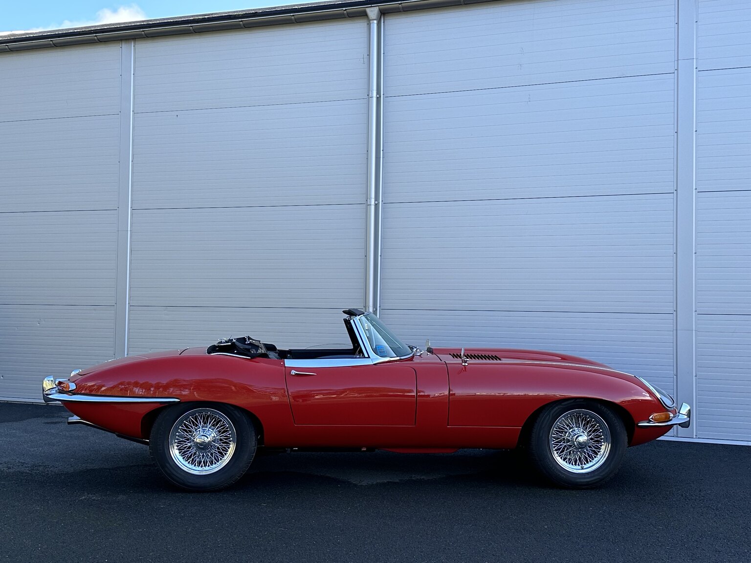 Exteriörbild på 1965 Jaguar E-Type Series 1 (6)