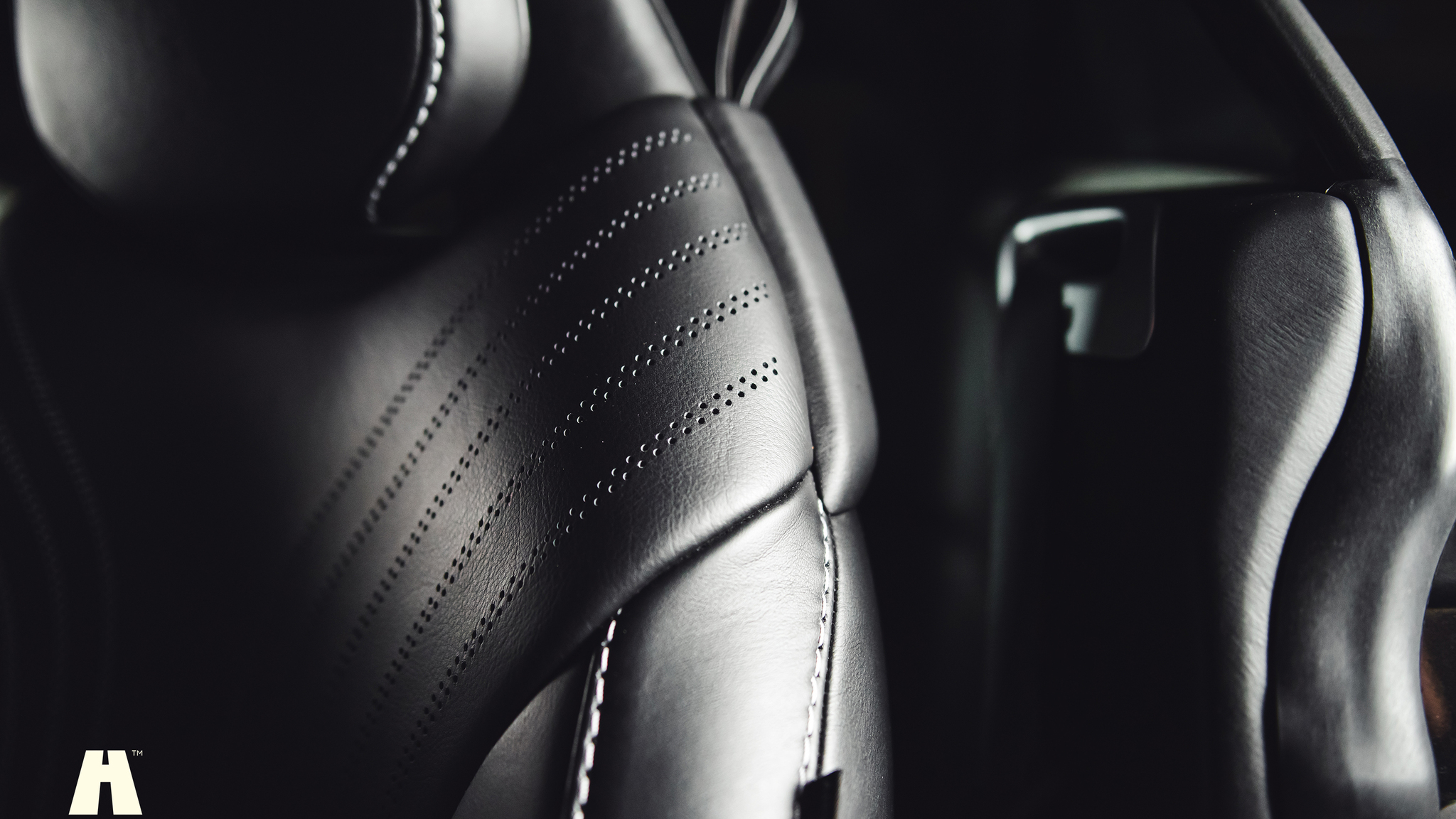 Interiörbild 2019 Aston Martin DB11 AMR (21)