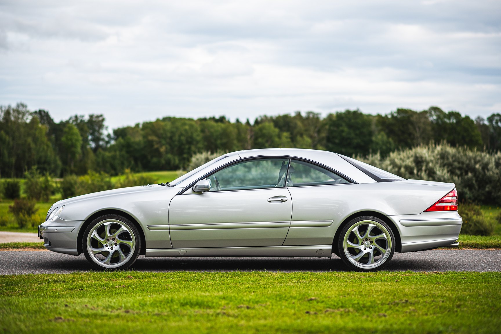 Exterior image of 2000 Mercedes-Benz CL 500