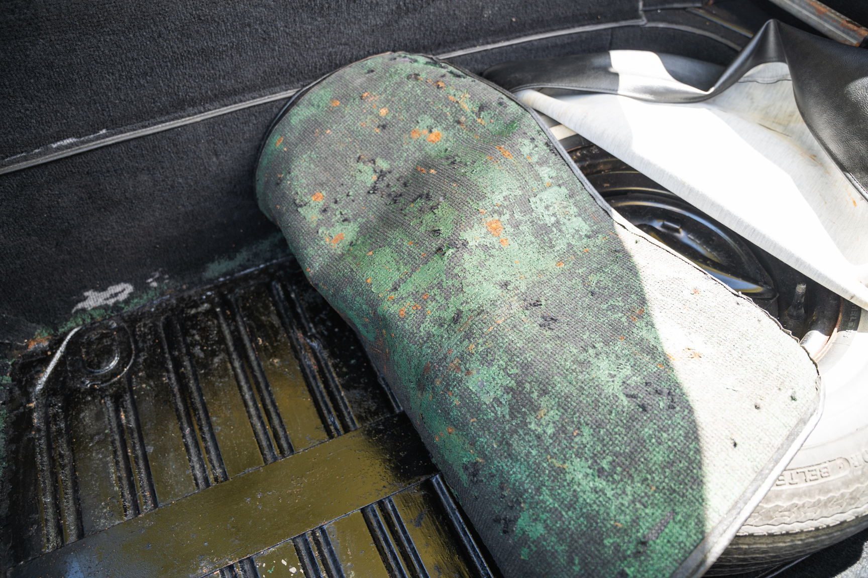 Interior image of 1961 Buick Electra 225 cab (72)