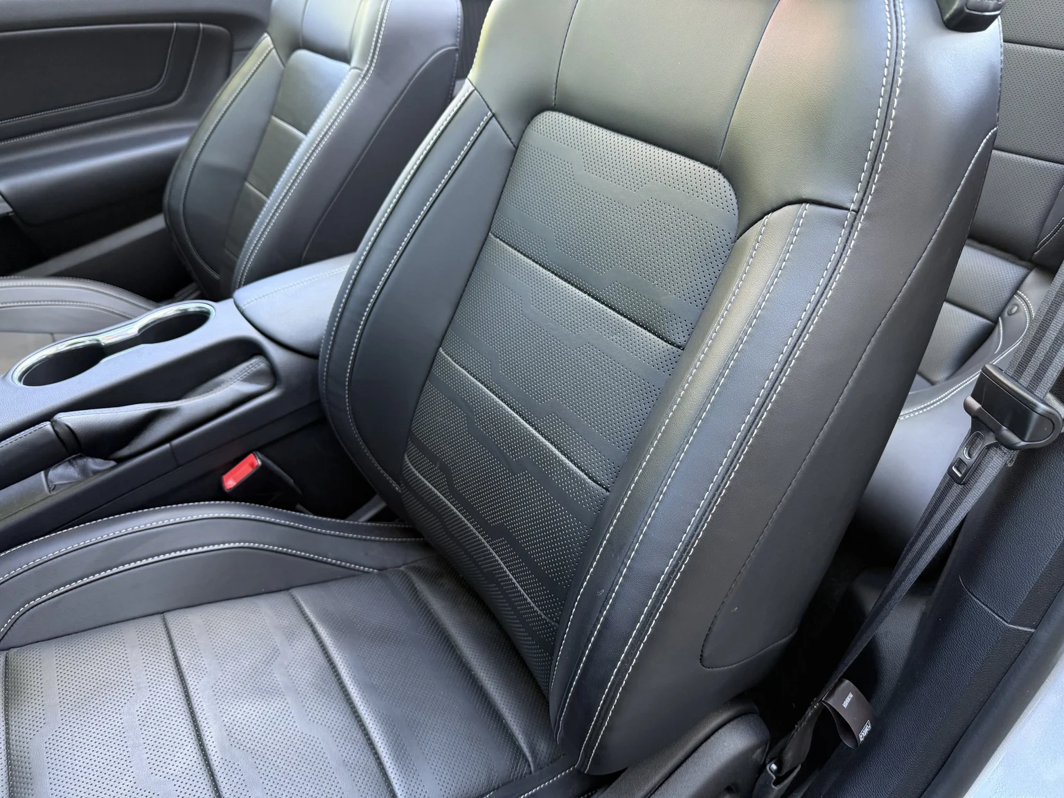 Interior image of 2021 Ford Mustang GT Cabriolet (5)