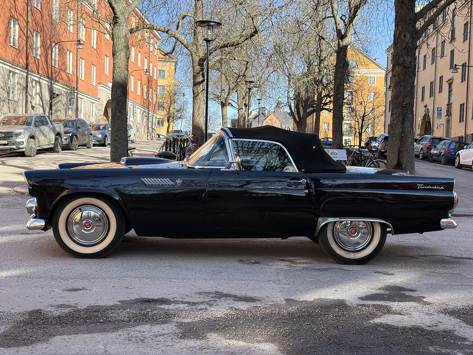 Exterior image of 1955 Ford Thunderbird (12)