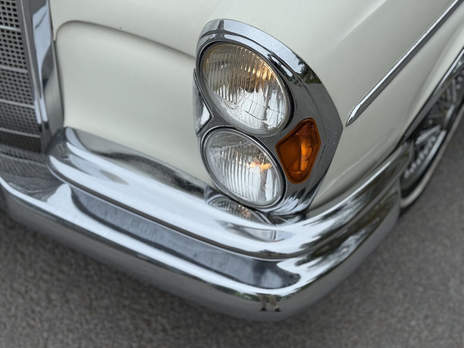 Exteriörbild på 1963 Mercedes-Benz 220 SE