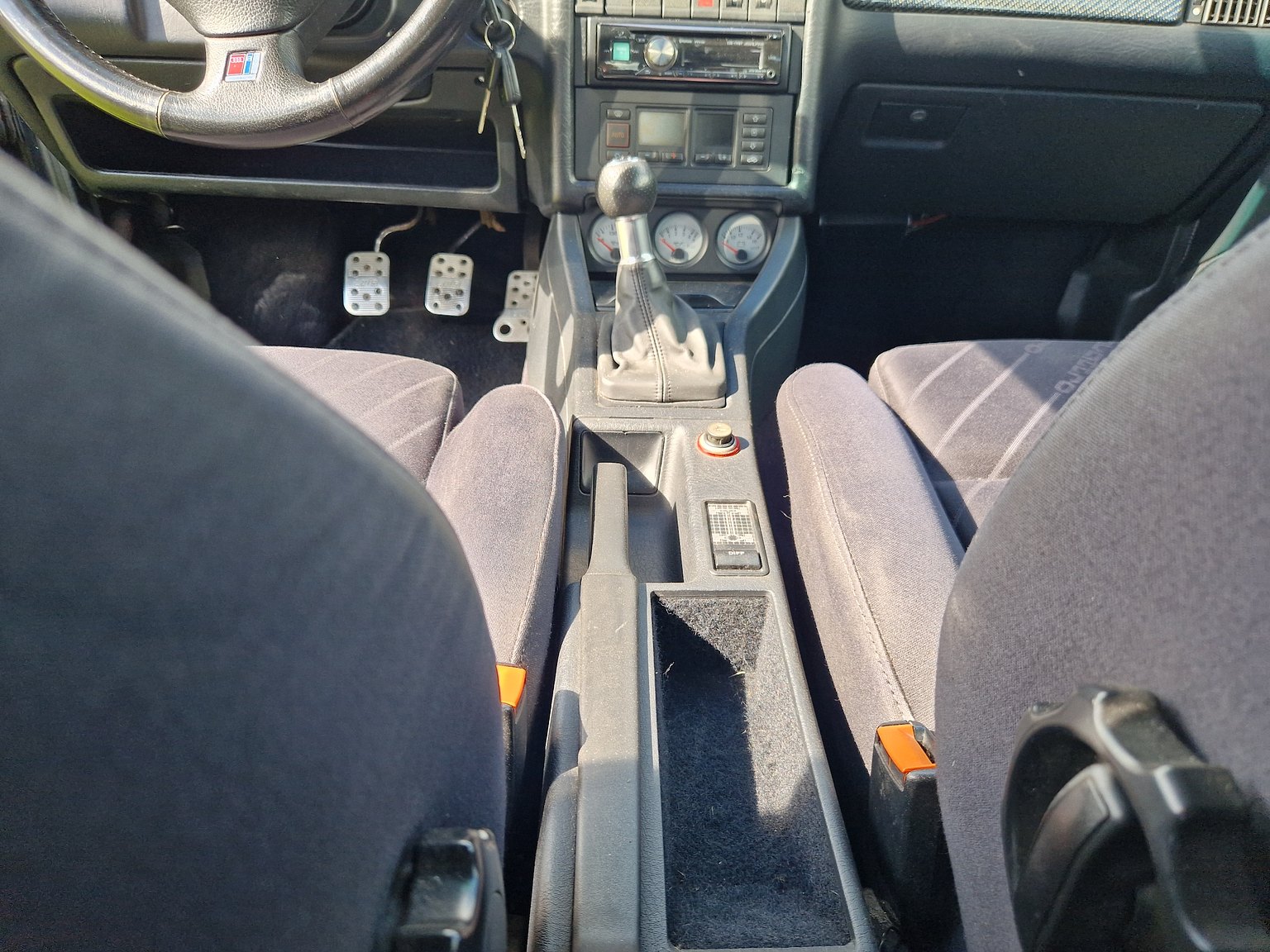 Innenraumfoto von 1993 Audi S2 Avant 2.2 quattro