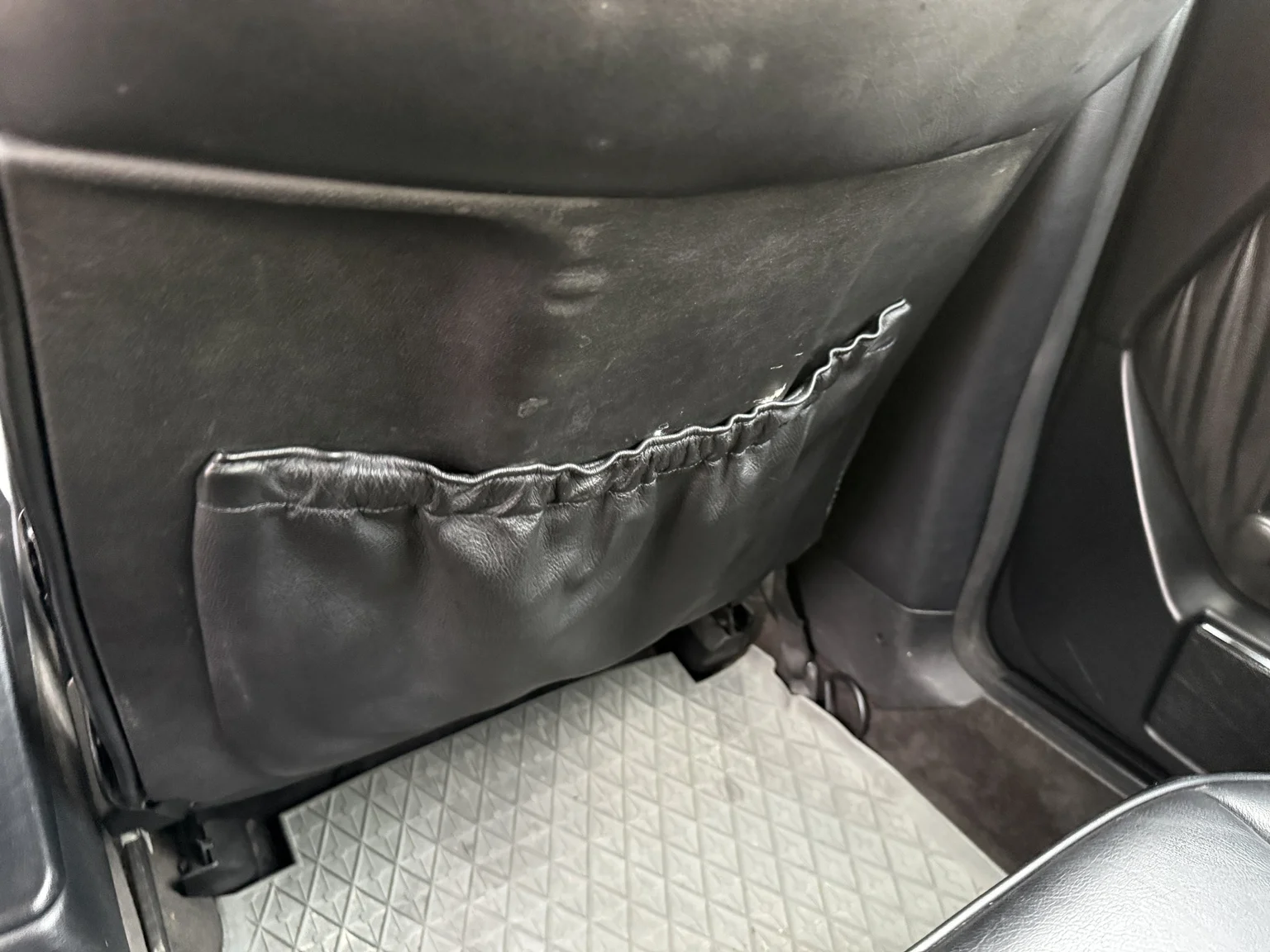Interior image of 1994 Mercedes-Benz E 320 T (48)