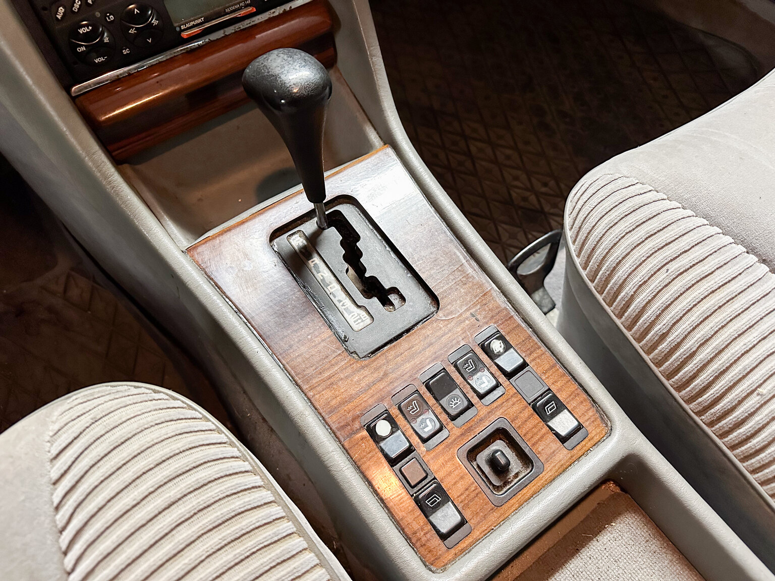 Innenraumfoto von 1985 Mercedes-Benz 500 SEL