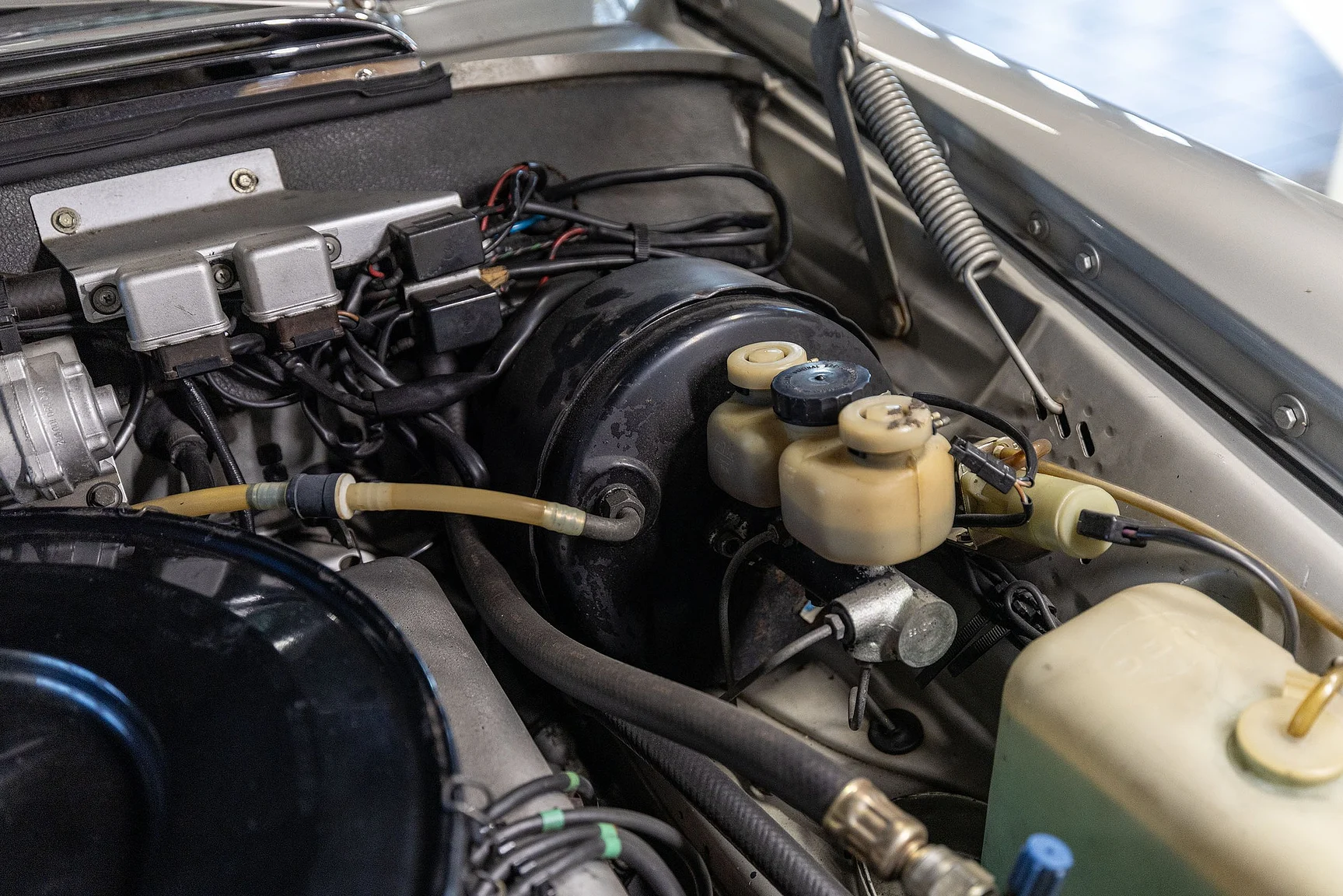 Image of 1970 Mercedes-Benz  280 SE 3.5 Coupé mechanics (18)