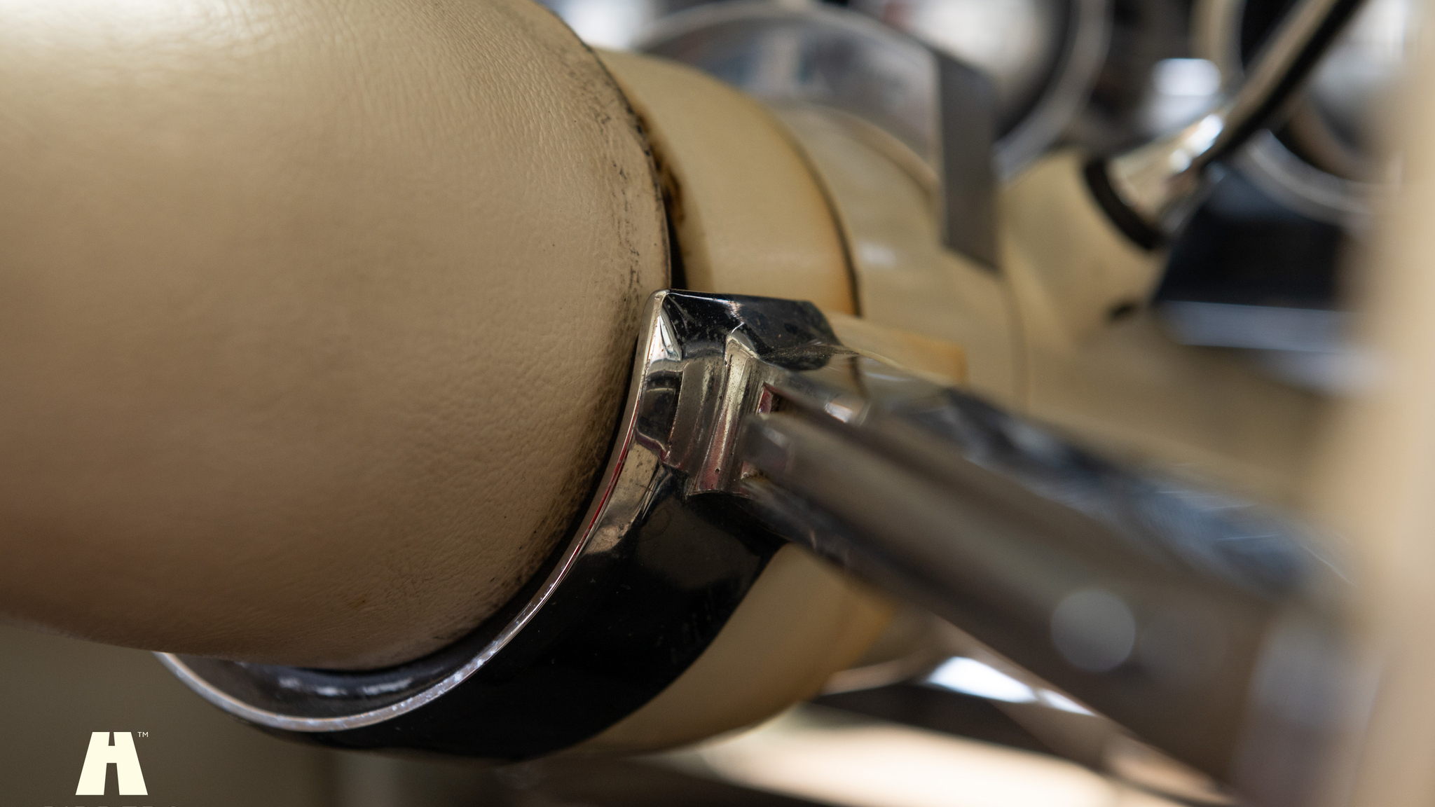 Interior image of 1964 Ford Thunderbird 6.4 HT (31)