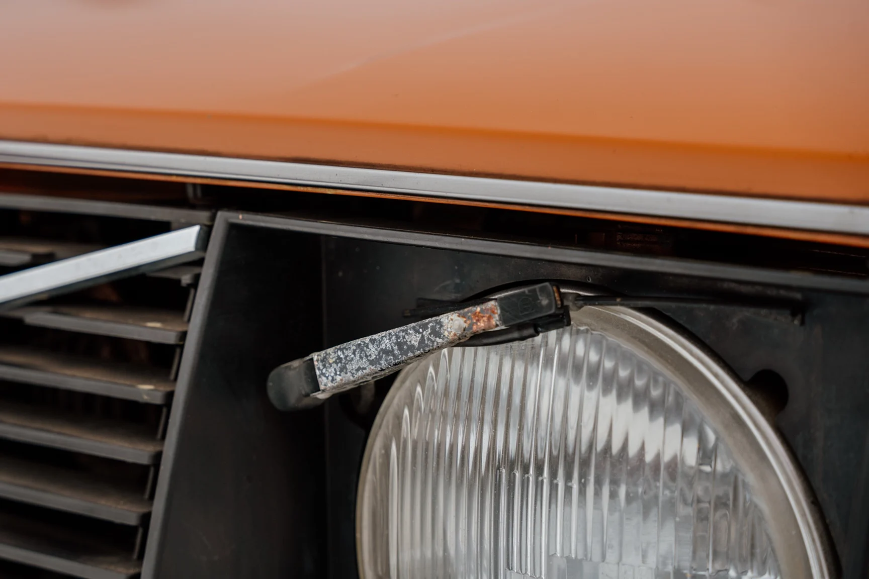 Exteriörbild på 1975 Volvo 242 2-dörrars coupé (18)