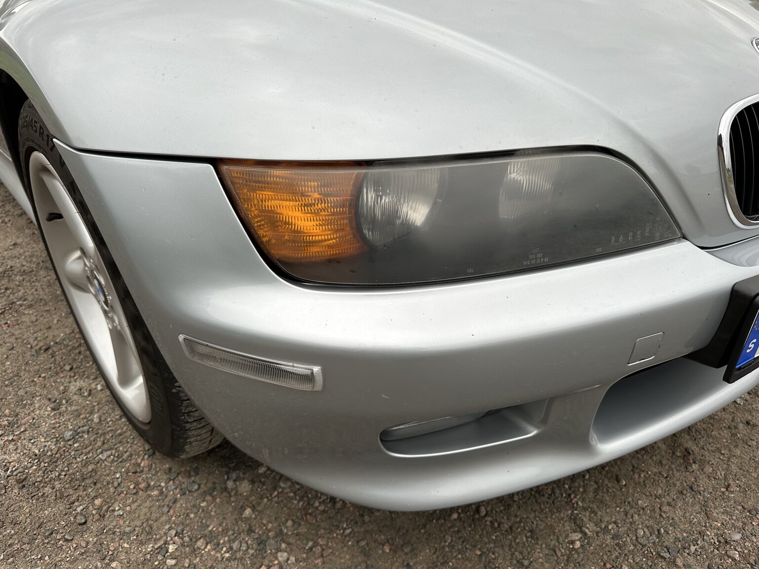 Exterior image of 1997 BMW Z3 2.8 Roadster