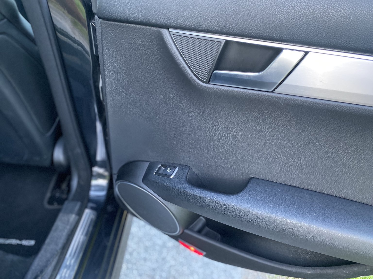 Innenraumfoto von 2011 Mercedes-Benz C 63 AMG