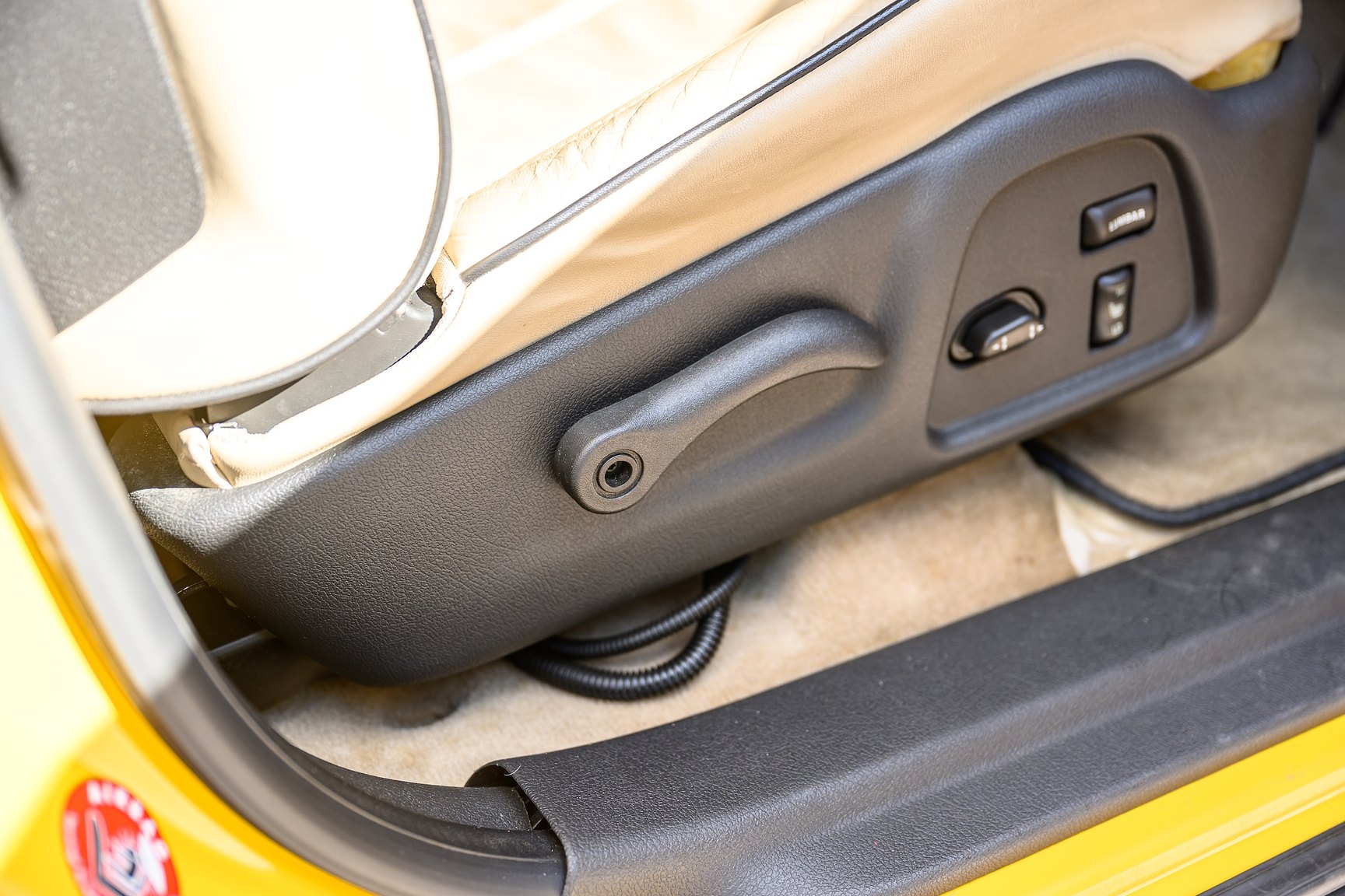 Interior image of 2006 Hummer H3