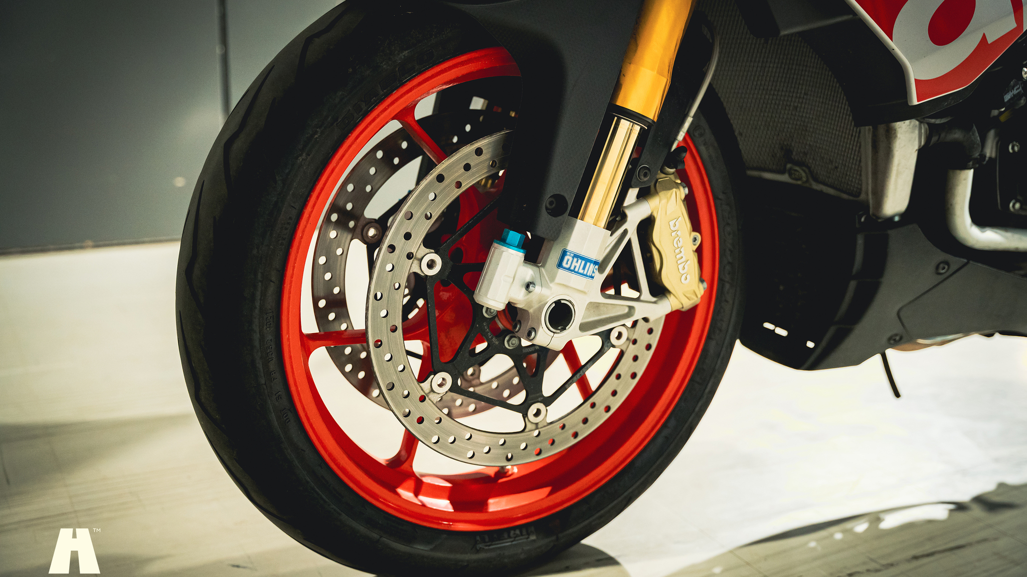 Exterior image of 2016 Aprilia Tuono V4 Factory