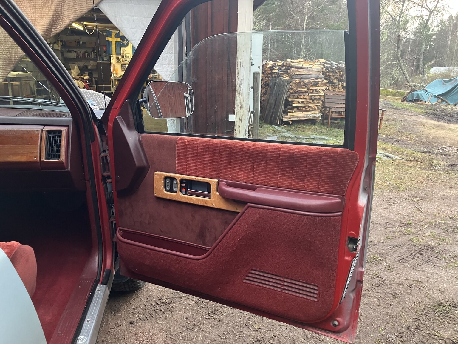 Interior image of 1991 Chevrolet K2500 Extended Cab 5.7 V8 4WD Pickup