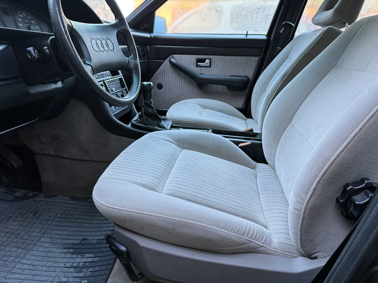 Interiörbild 1990 Audi 100 Avant (2)