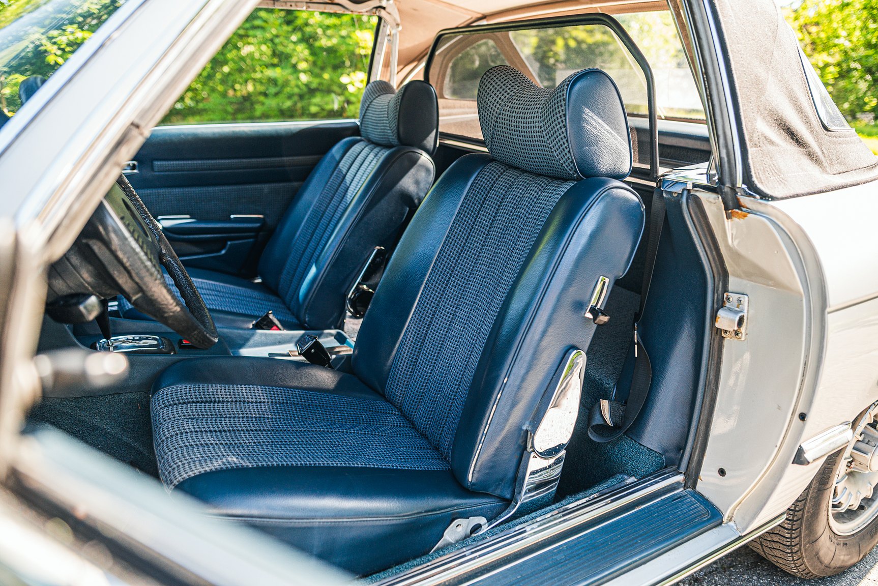 Interior image of 1972 Mercedes-Benz 350 SL