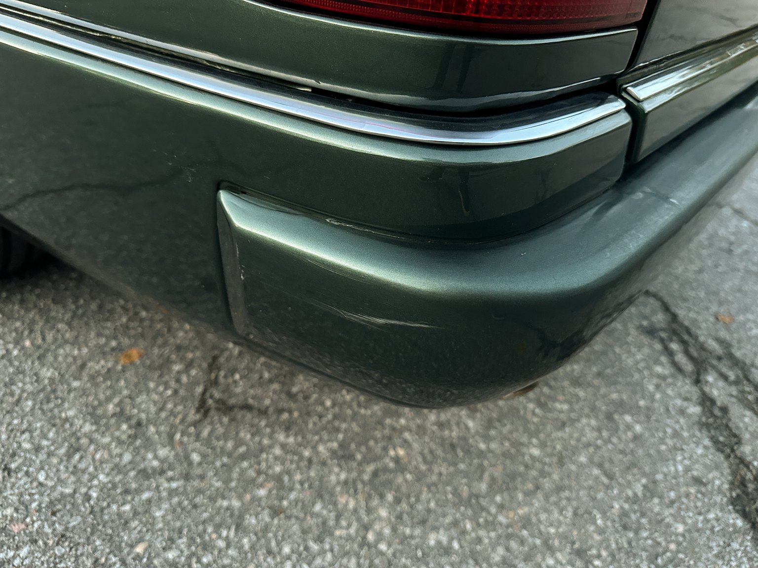 Exterior image of 1996 MERCEDES-BENZ E 320 T