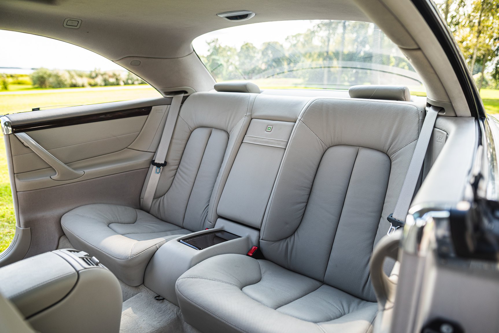 Interior image of 2000 Mercedes-Benz CL 500