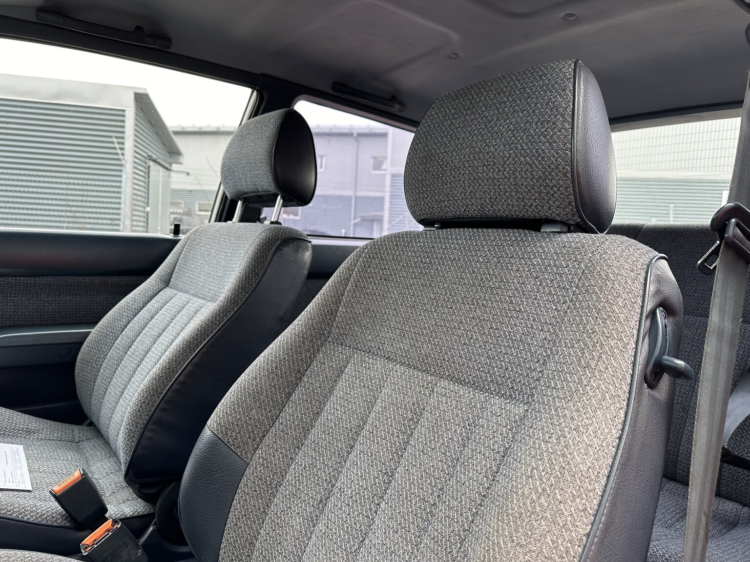 Innenraumfoto von 1988 Nissan Sunny (3)