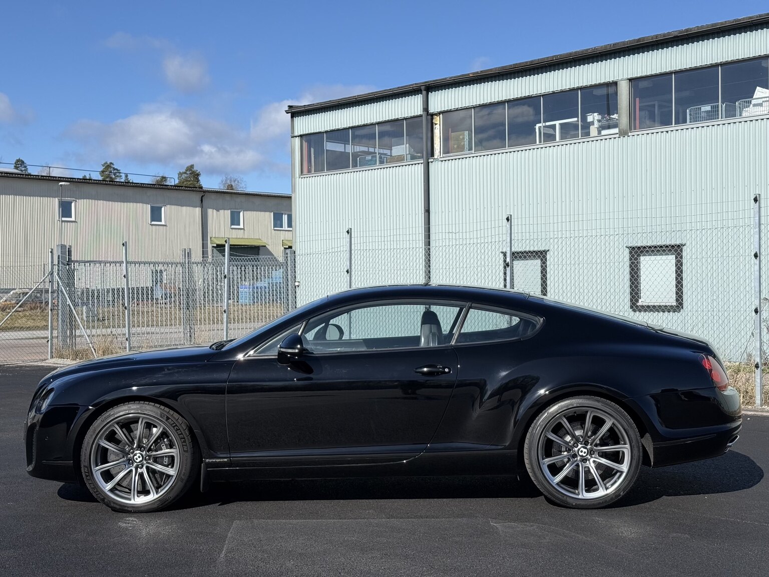 Exteriörbild på 2011 Bentley Continental Supersports