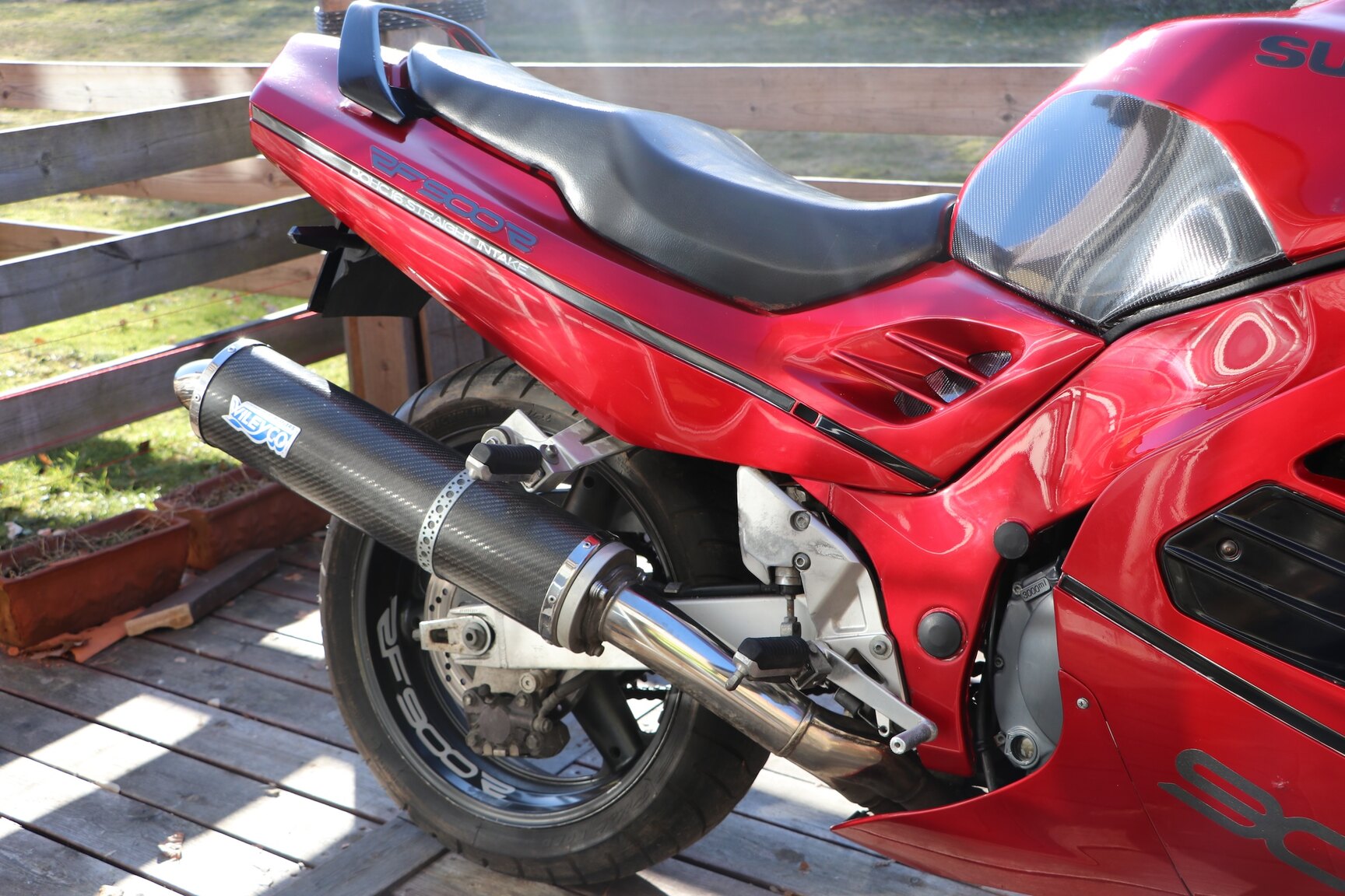 Exteriörbild på 1995 SUZUKI RF 900R