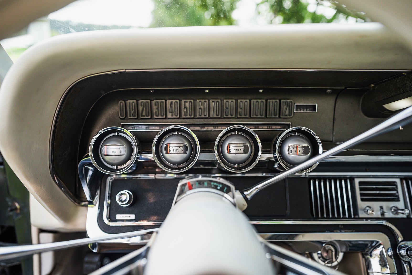 Innenraumfoto von 1966 Ford Thunderbird Town Hardtop