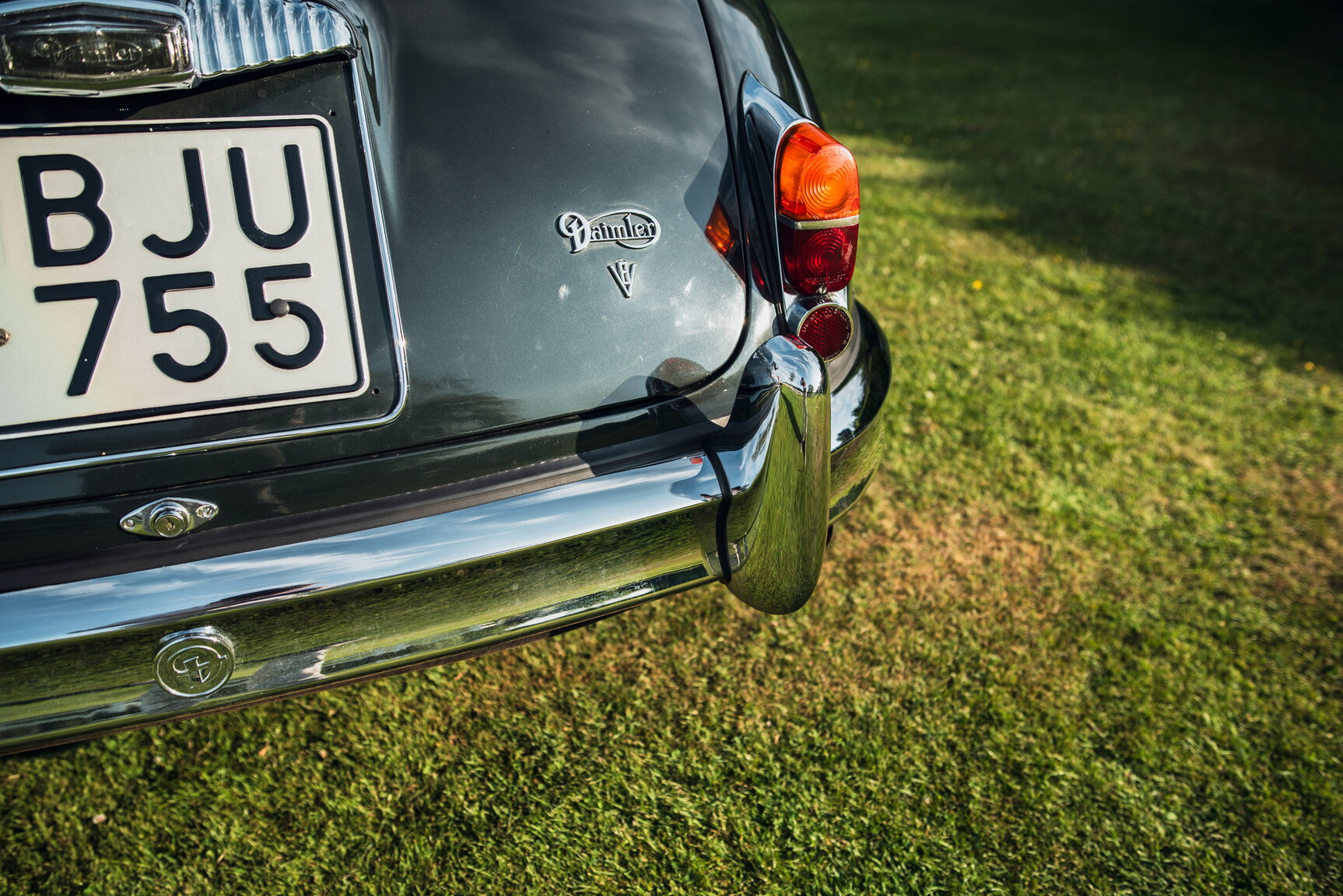 Exterior image of 1965 Daimler 250 V8