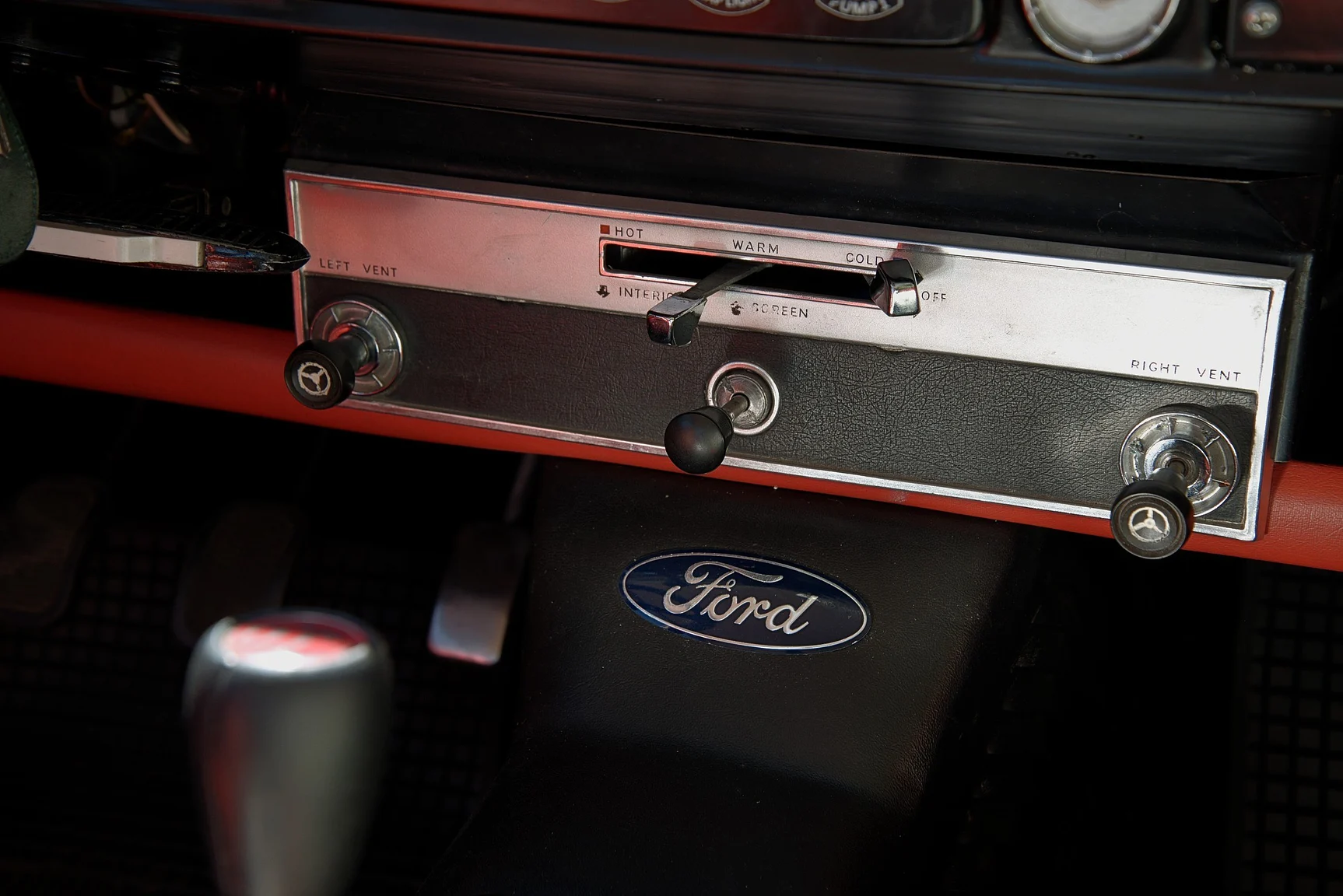 Interiörbild 1966 Ford  Cortina GT (16)