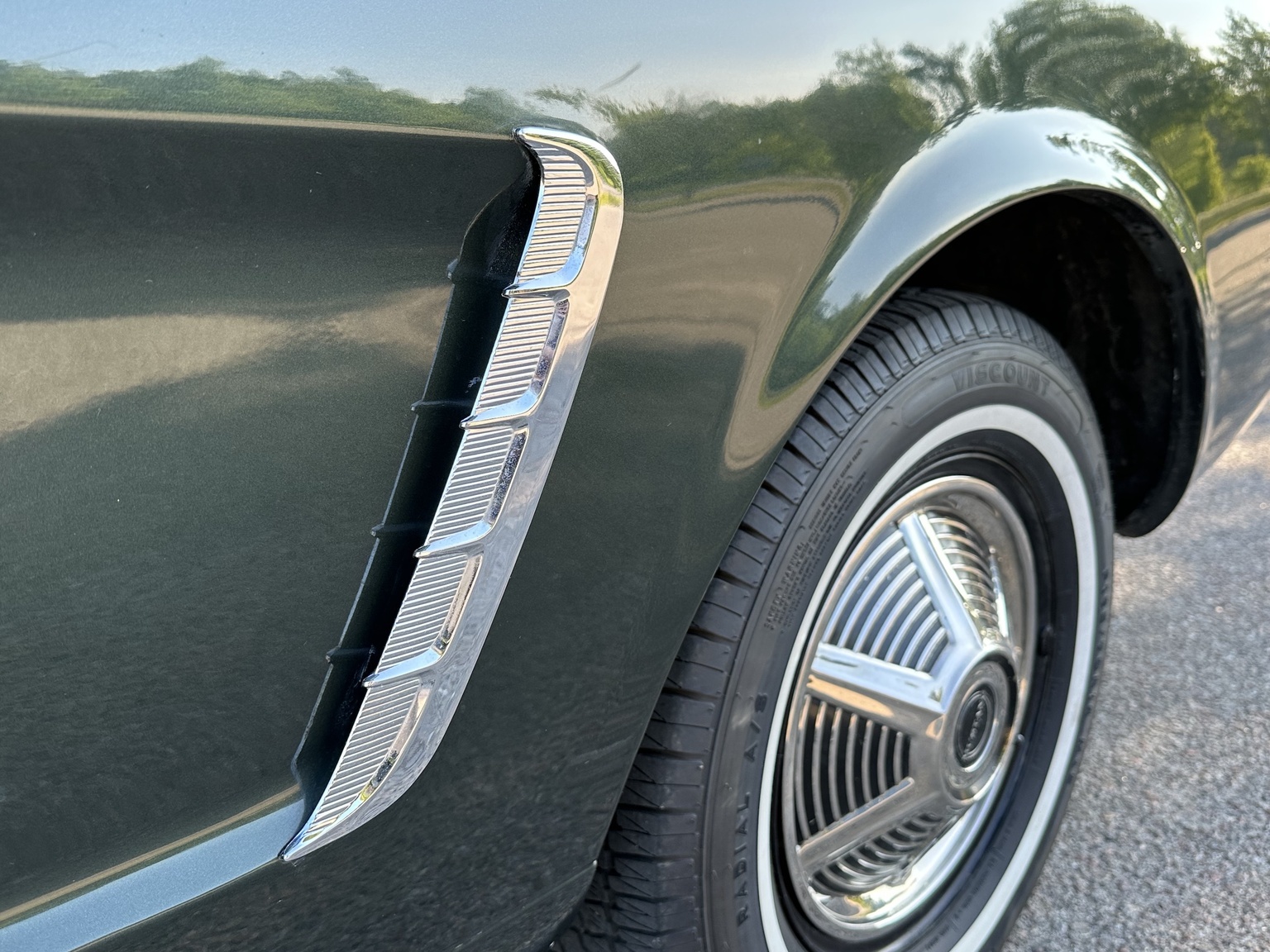 Exteriörbild på 1965 Ford Mustang 289 Cabriolet