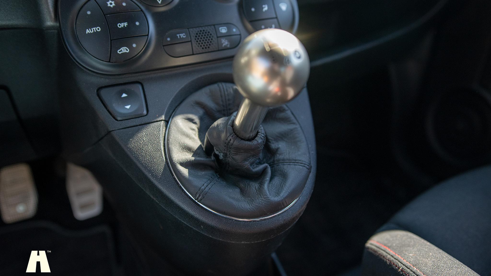 Interior image of 2016 Abarth 595 Competizione (33)