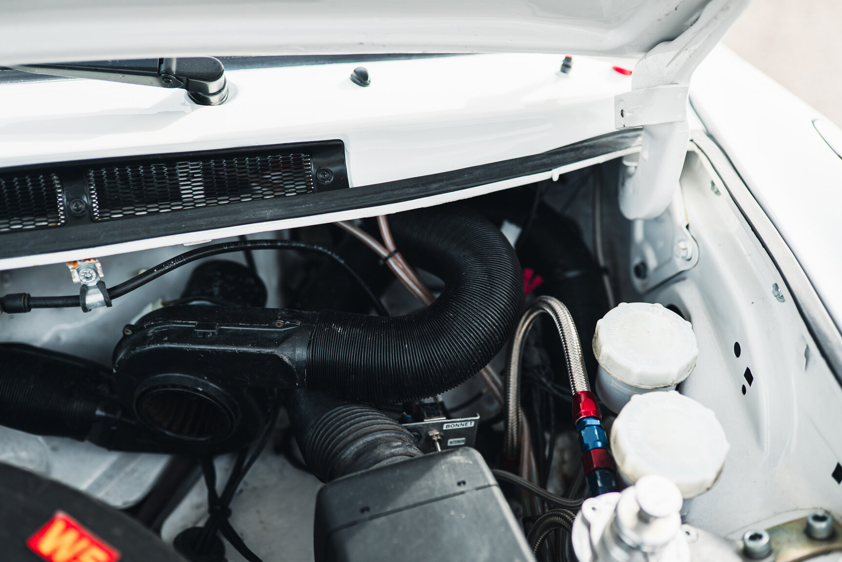Image of 1977 Porsche 911 RSR Rallycar mechanics
