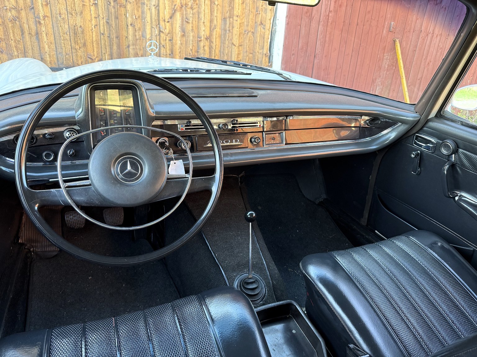 Interiörbild 1967 Mercedes-Benz 200D Safari