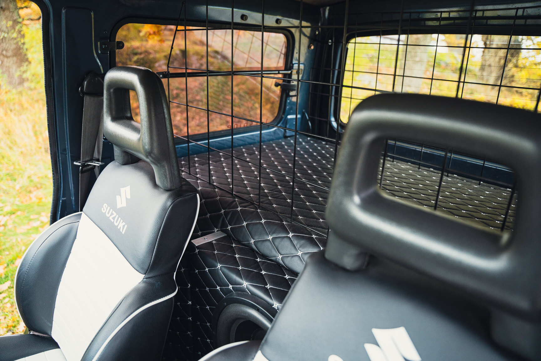 Innenraumfoto von 1987 Suzuki SJ413 A-traktor