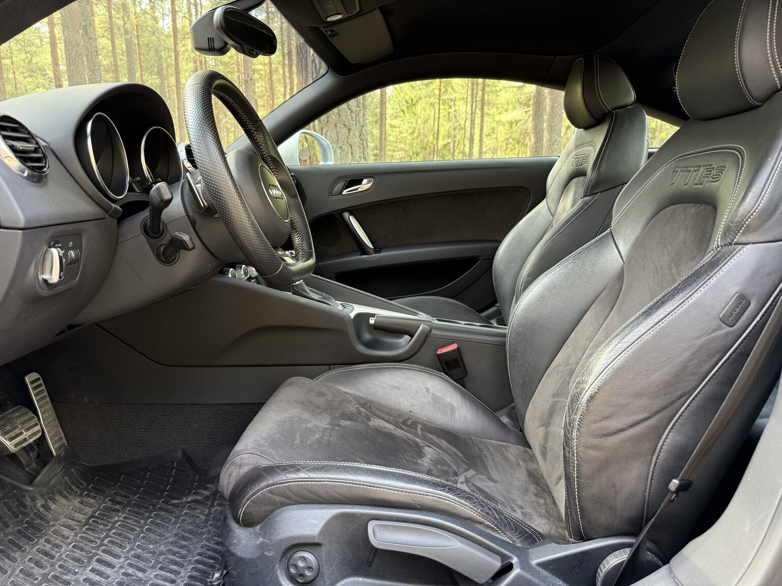 Interior image of 2011 Audi TT RS Coupé