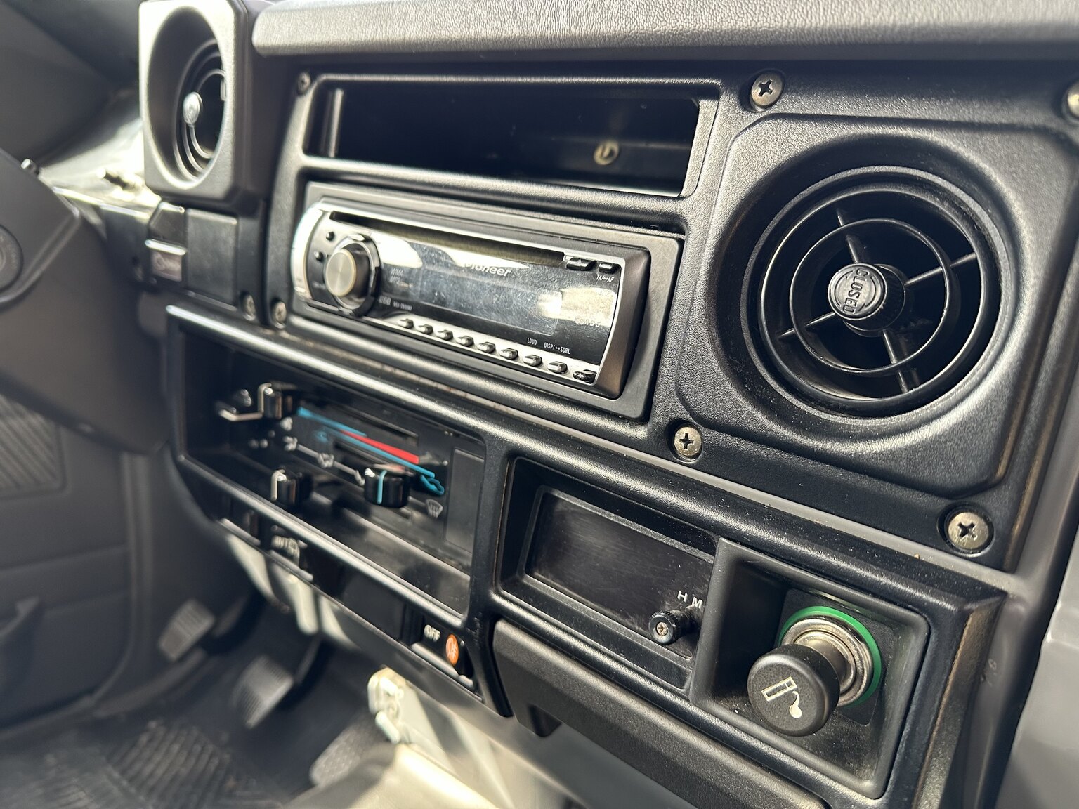 Interior image of 1993 Toyota Land Cruiser Serie 70