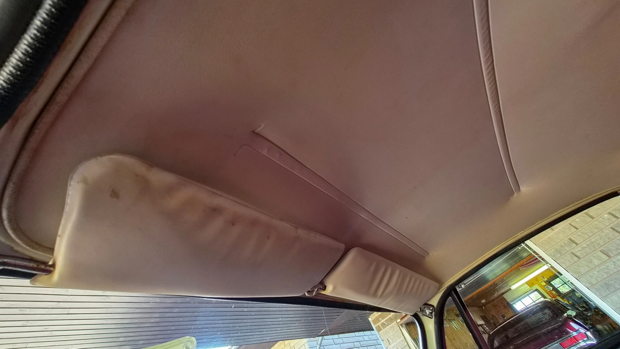 Interior image of 1966 Volvo P 1800S (26)