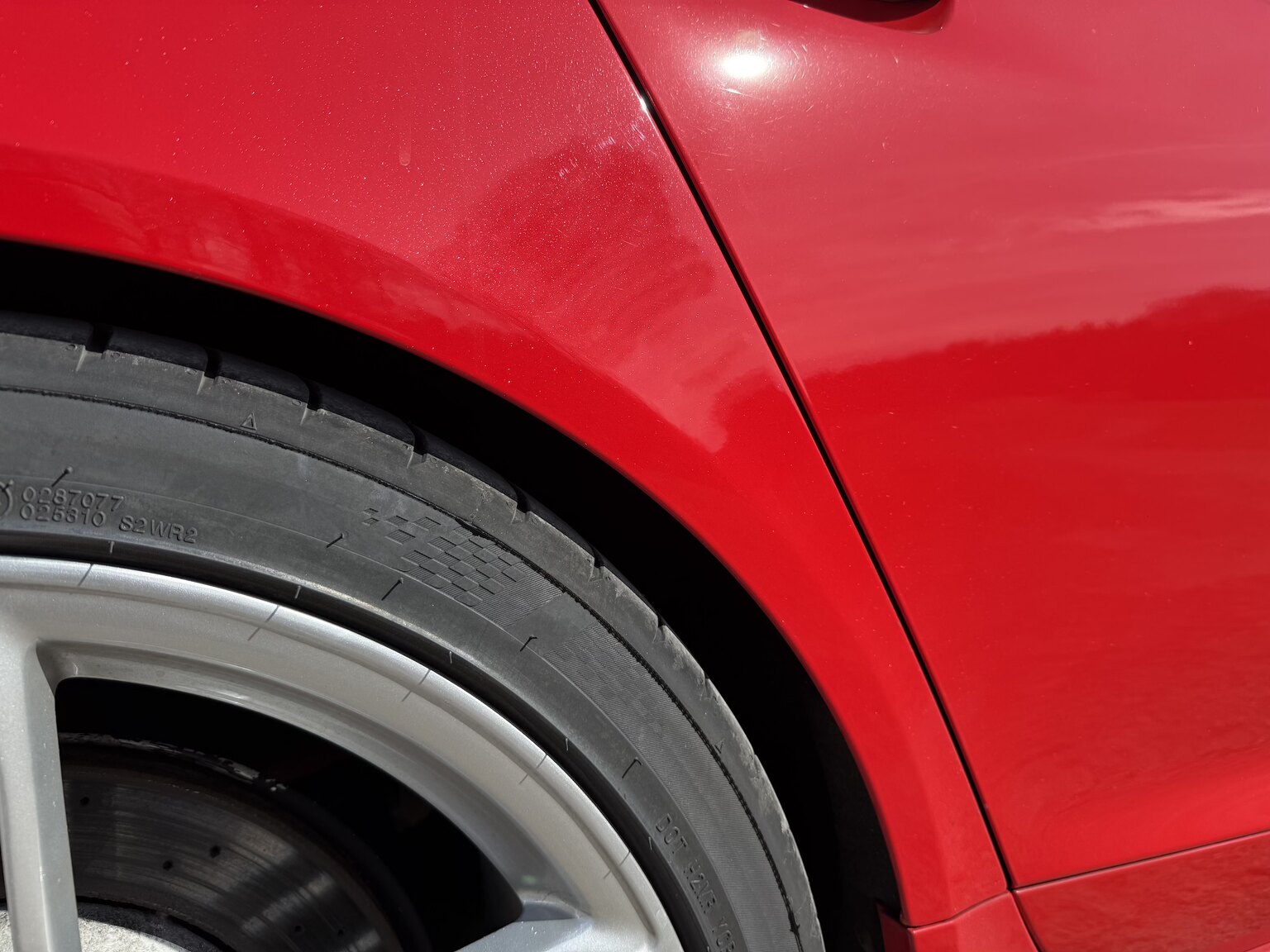 Exterior image of 2010 Audi RS6 Avant V10 Quattro